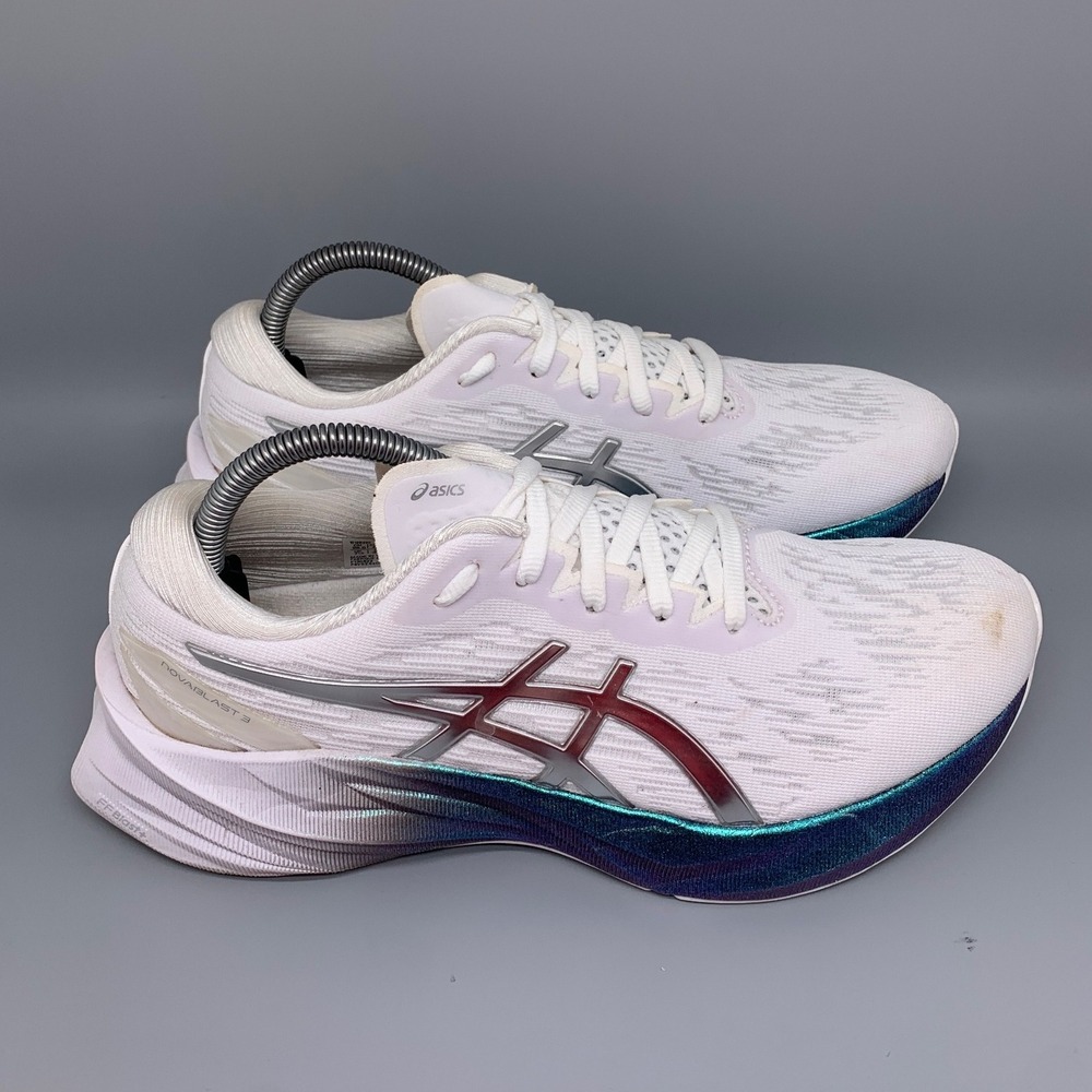 ASICS NOVABLAST‎ 3 White/Iridescent Running Shoes 1012B290 Women's Sz 9.5